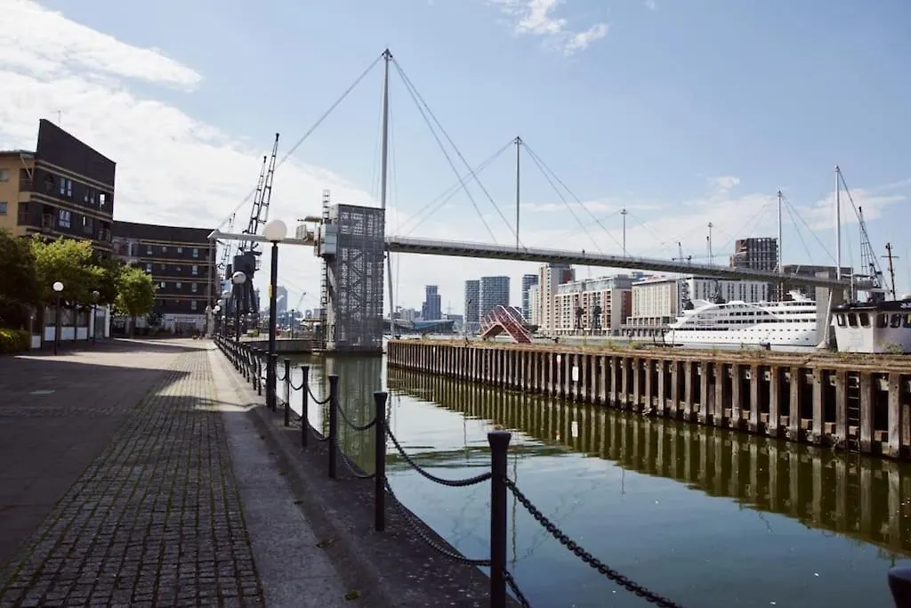 Lux 3Bdr Riverside Duplex Mansionette By Lcy & Excel I 20Mins To Central London 0*,  United Kingdom