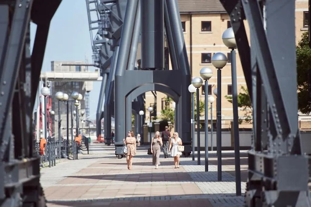 Lux 3Bdr Riverside Duplex Mansionette By Lcy & Excel I 20Mins To Central London Apartment
